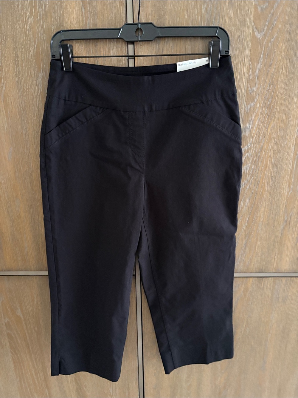 Women's Black Pull-On Capri Pants